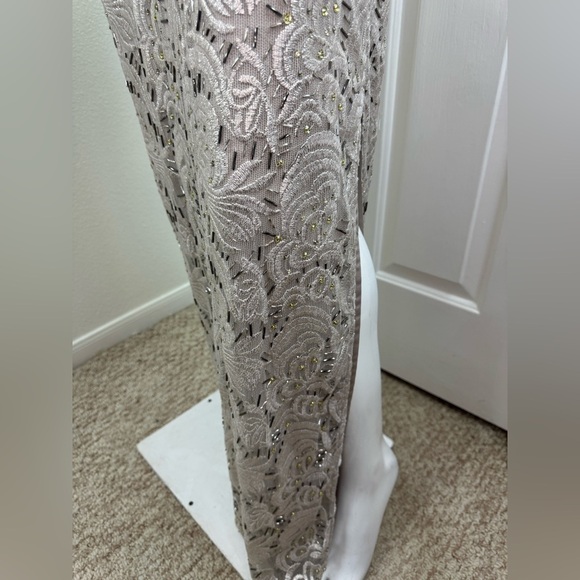 Kay Unger Elegant Lace Sequio Evening Gown Size 6. #185 - Picture 9 of 11